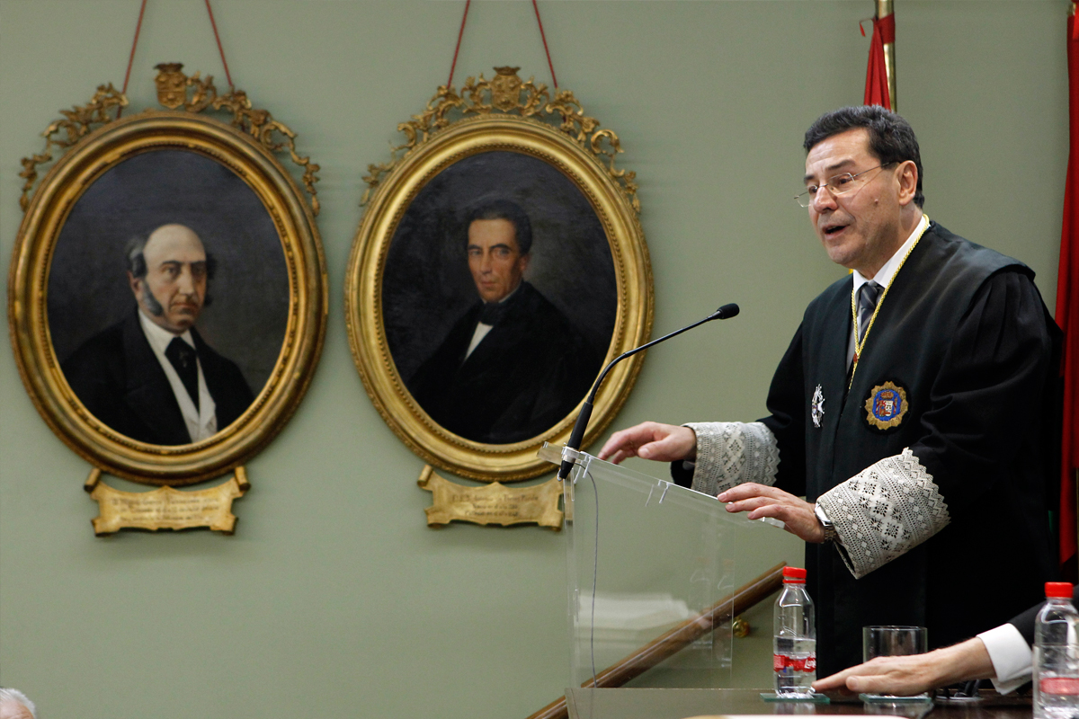 Otro momento de la lectura del discurso de ingreso como Académico de Número el Ilmo. Sr. D. José Requena Paredes, Presidente de la Sección Segunda de la Audiencia Provincial de Granada
