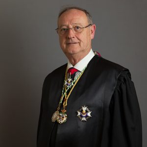 El académico de número y vocal de la RAJYL Miguel de Angulo es condecorado con la Cruz de Honor de la Orden de San Raimundo de Peñafort