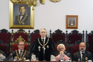 Acto de entrega de la Cruz de Honor a Miguel de Angulo Rodríguez
