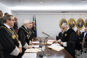 El letrado Alfonso Labella Medina ensalza la figura y labor del abogado de oficio en su discurso de ingreso en la RAJYL de Granada