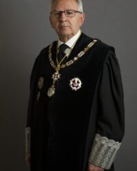 Rafael López Cantal recoge la Medalla de Oro de la Ciudad otorgada por el Ayuntamiento de Granada